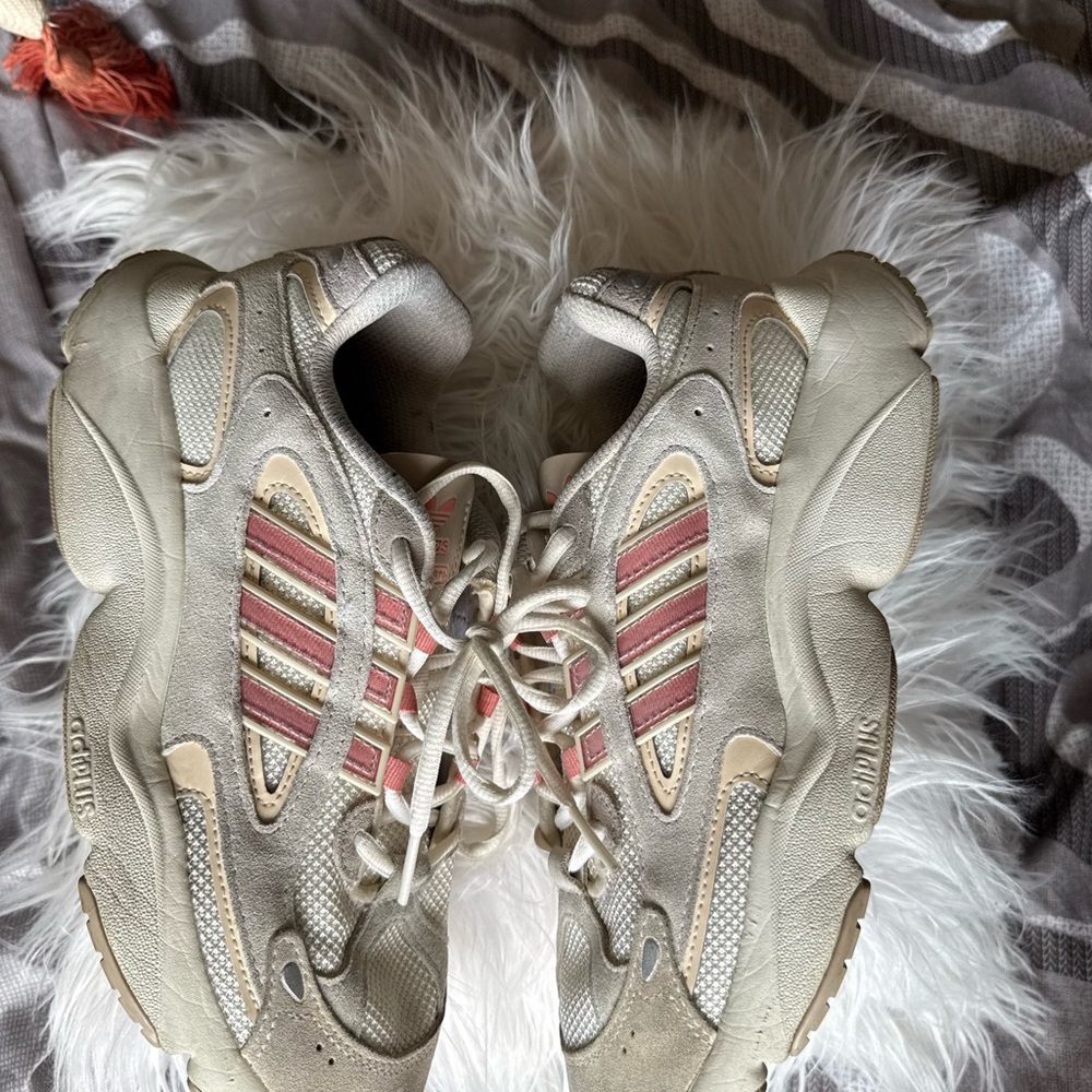 adidas Cream Sneakers with Pink Stripe Accents